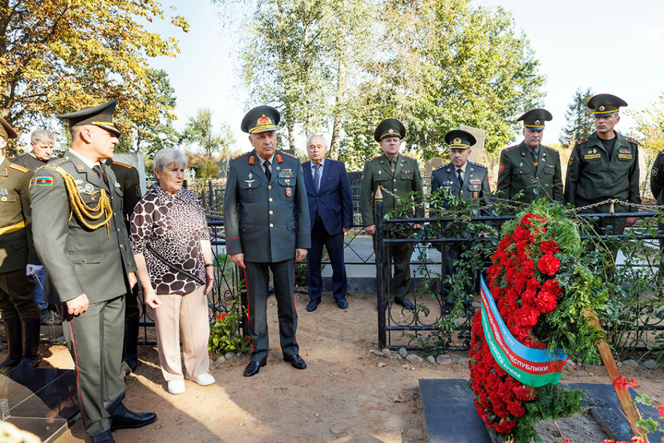 Начальник Генерального штаба посетил в Беларуси могилу Национального героя Азербайджана