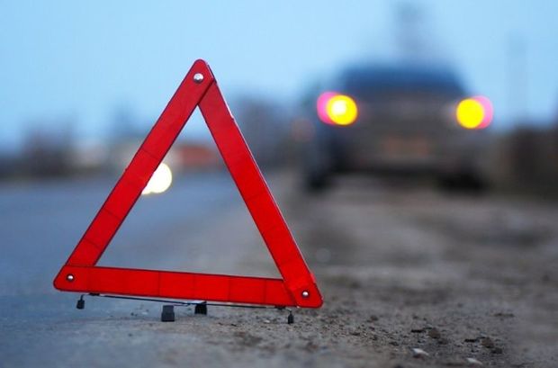 В Лянкяране автомобиль насмерть сбил брата и сестру по дороге в школу