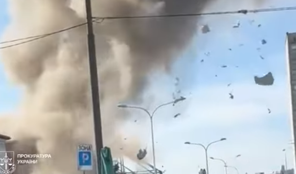 Россия ударила по университету в Харькове - ВИДЕО