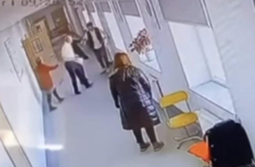 В Лянкяране уволили сотрудника школы за избиение ученика и уборщицы