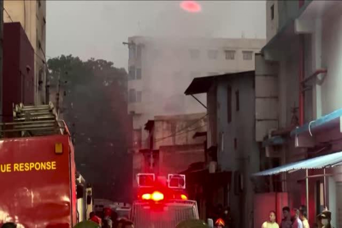 Число погибших при пожаре в Бангладеш увеличилось до 16

