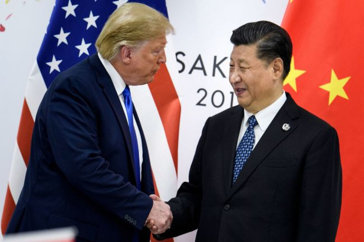 Трамп заявил, что снижает введенные для Китая пошлины на 10 процентов
