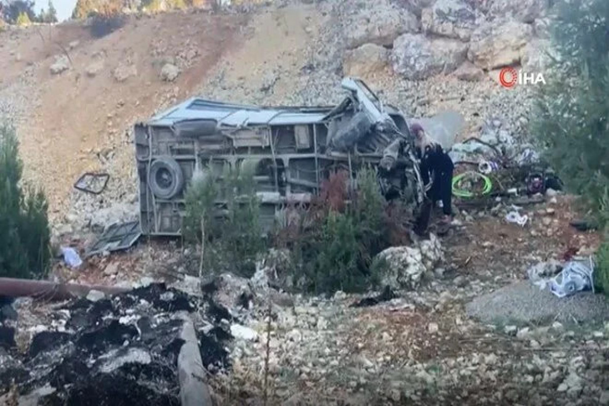В Турции автобус опрокинулся в овраг: погибли 5 человек, 14 получили травмы