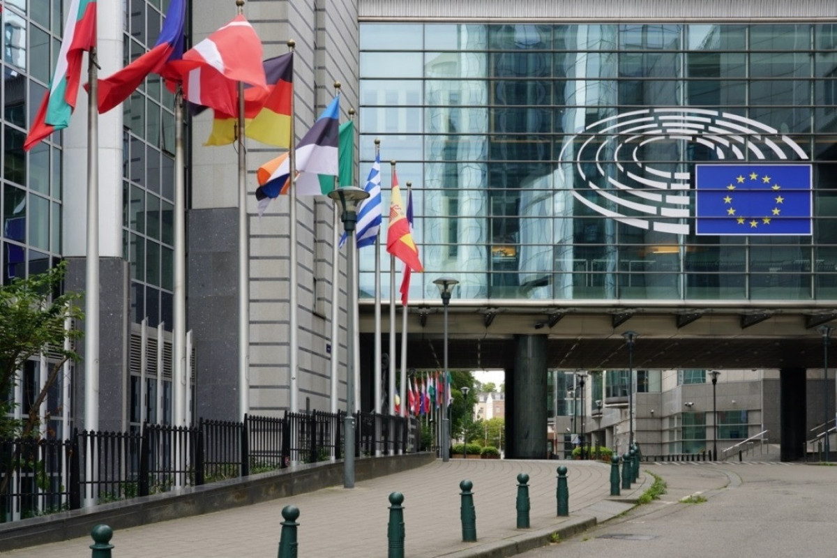 СМИ: ЕС ограничит передвижение российских дипломатов
