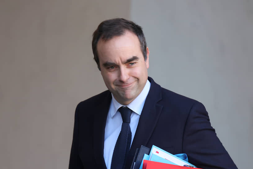 Премьер-министр Франции подал в отставку
