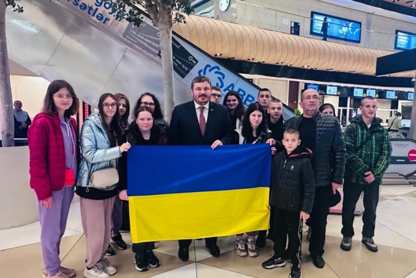 В Азербайджан доставлены еще 12 детей из Украины