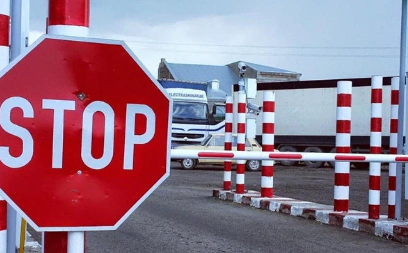 В Азербайджане председателю муниципалитета ограничили право выезда за границу