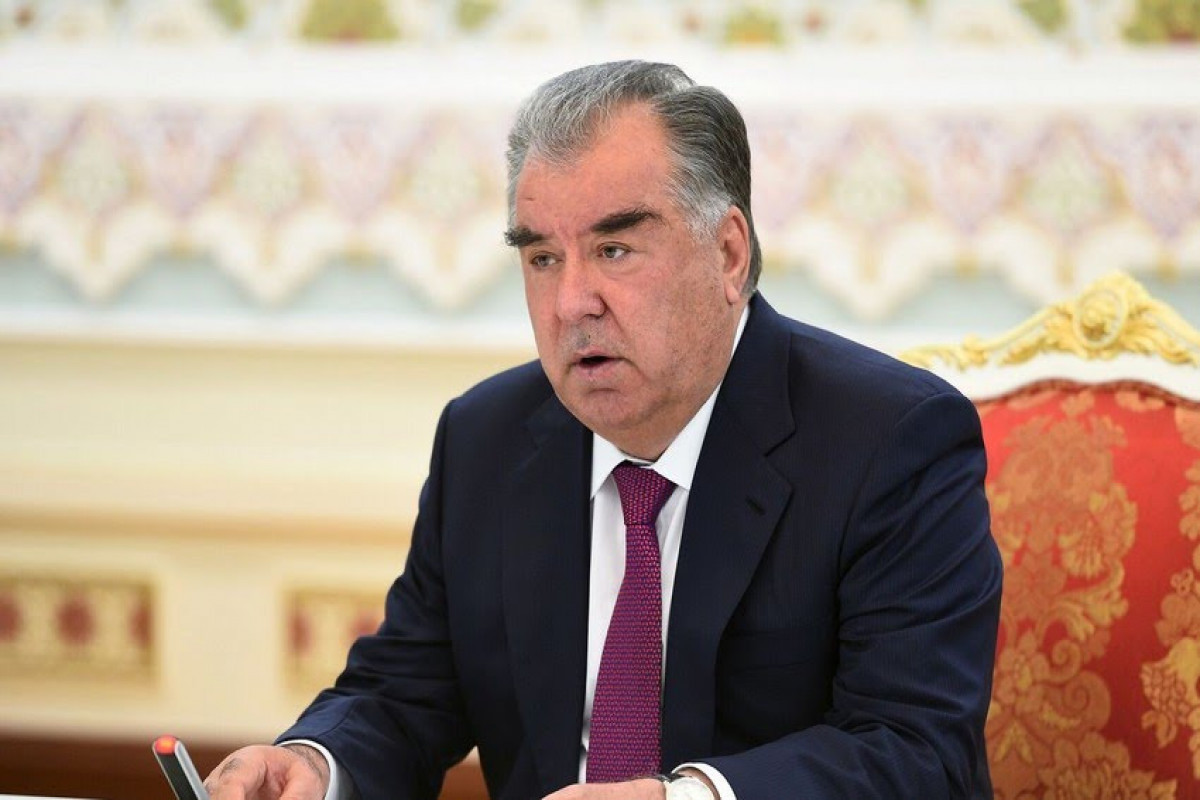 Эмомали Рахмон поздравил Президента Ильхама Алиева
