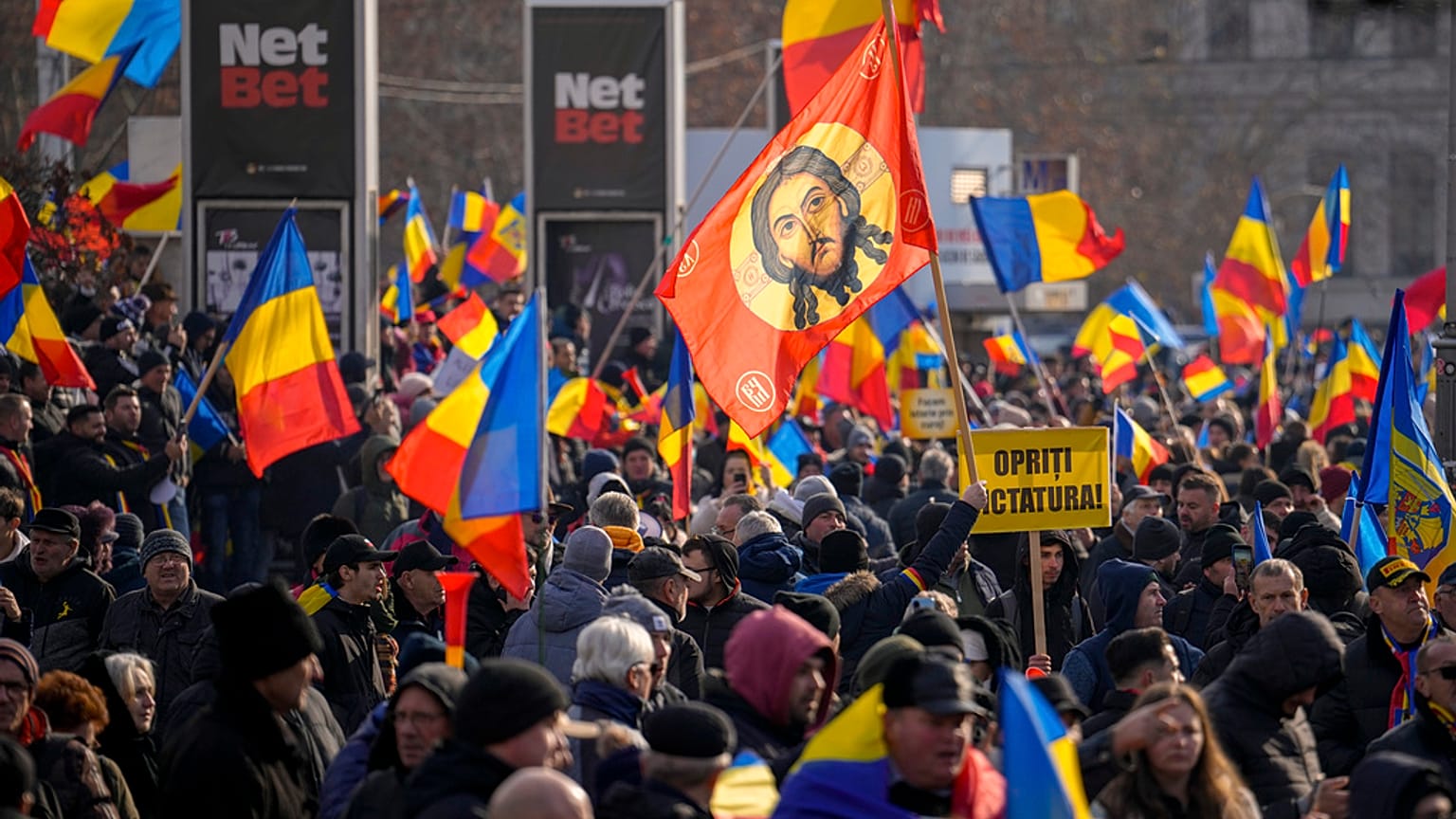 В Бухаресте проходит акция протеста Альянса профсоюзов оборонной промышленности
