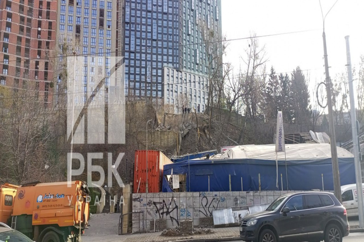 Франция осудила ракетный удар, от которого пострадало посольство Азербайджана в Украине