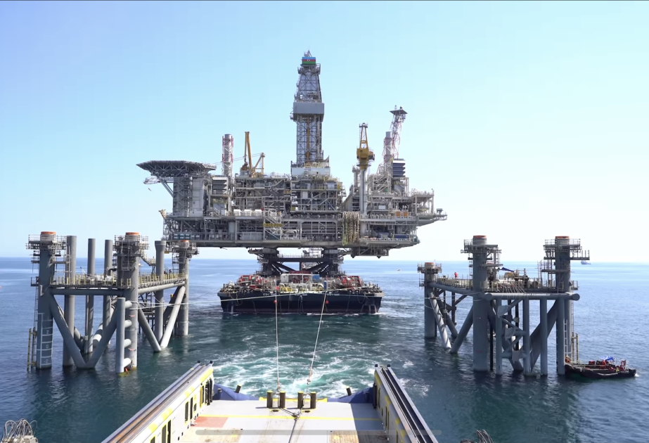 Азербайджанская нефть незначительно подешевела