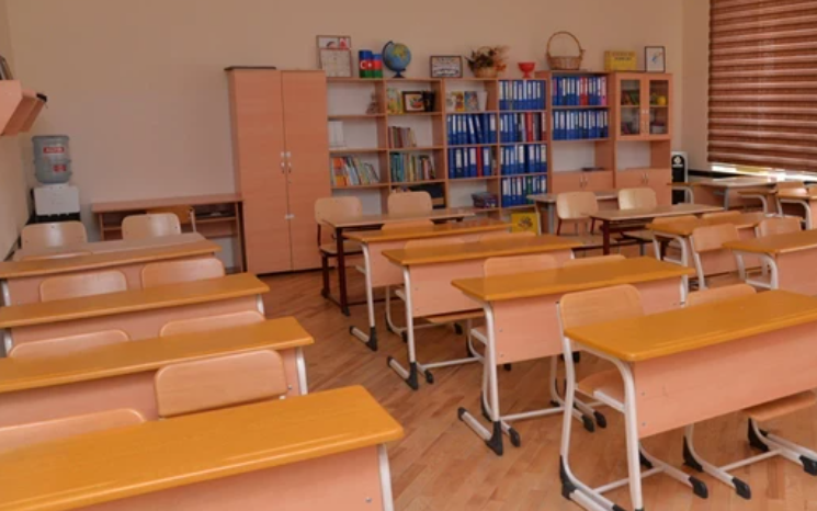 В Нахчыване школьница заявила о насилии со стороны учителя: начата проверка