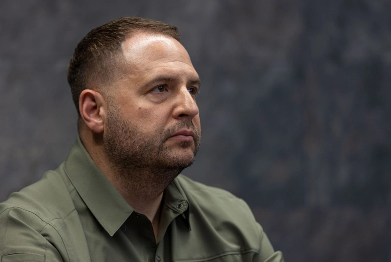 Ермак заявил, что уходит на фронт