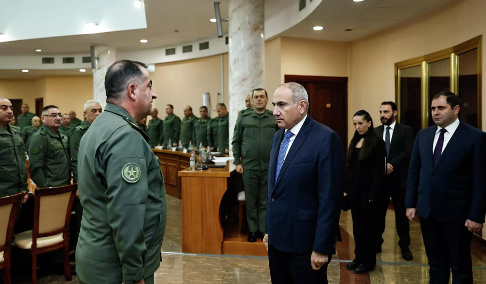 Пашинян провел оперативное совещание с командованием ВС страны
