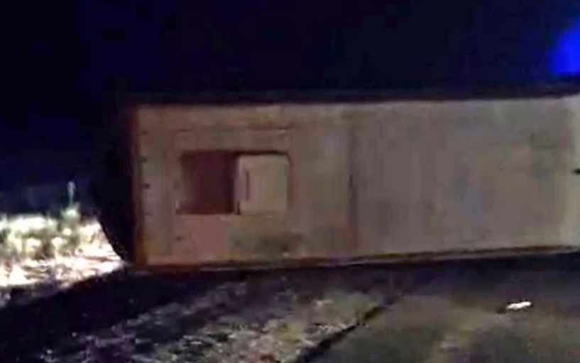 Детская футбольная команда попала в ДТП: автобус опрокинулся в Челябинской области РФ