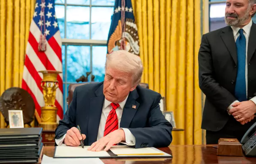 Более 90% указов Байдена отменил Трамп