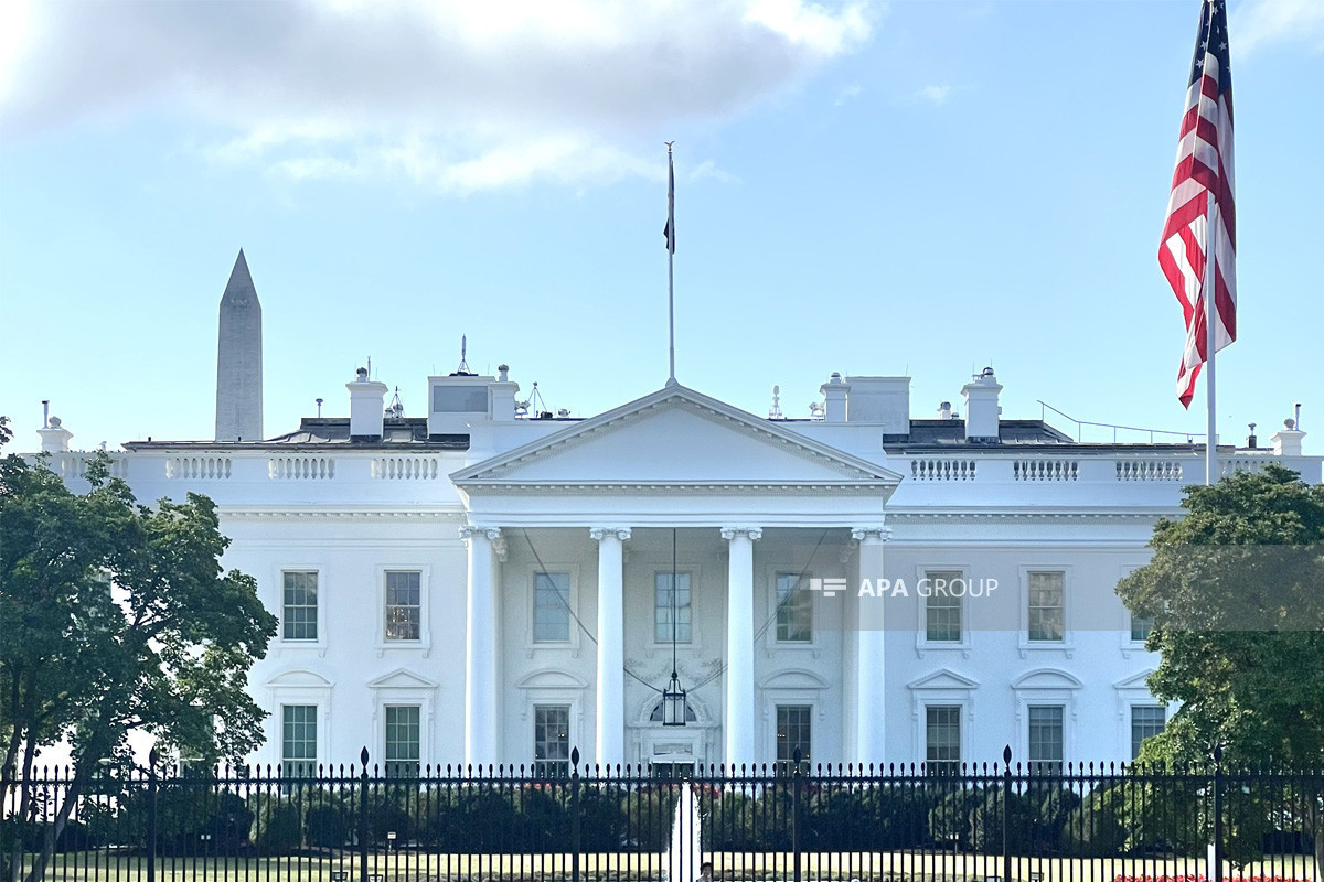 Администрация Трампа приостановила для 19 стран прием иммиграционных заявок
