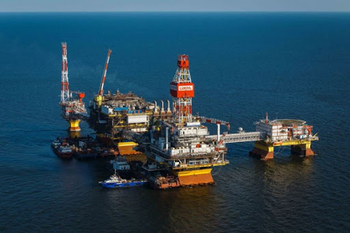 СМИ: Украина впервые нанесла удар дронами по российской нефтяной платформе на Каспии
