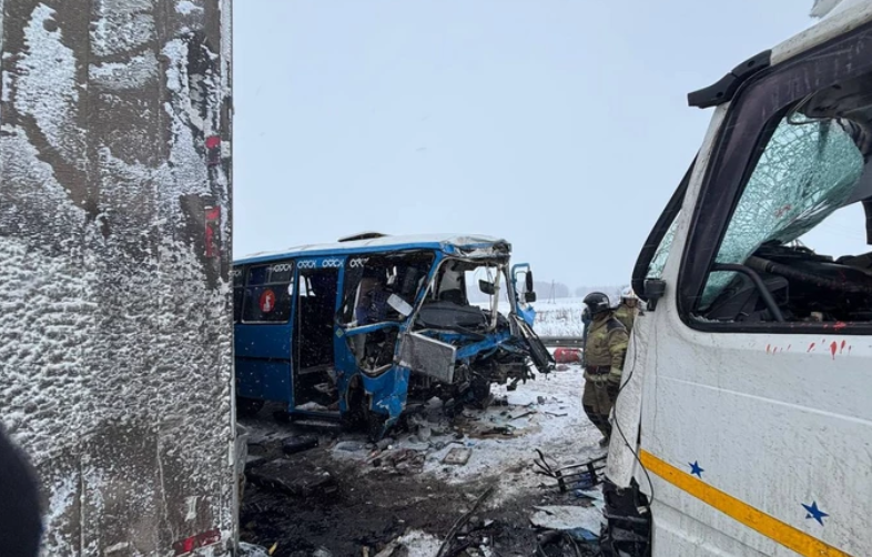 Шесть жизней унесло ДТП с автобусом в Омской области РФ