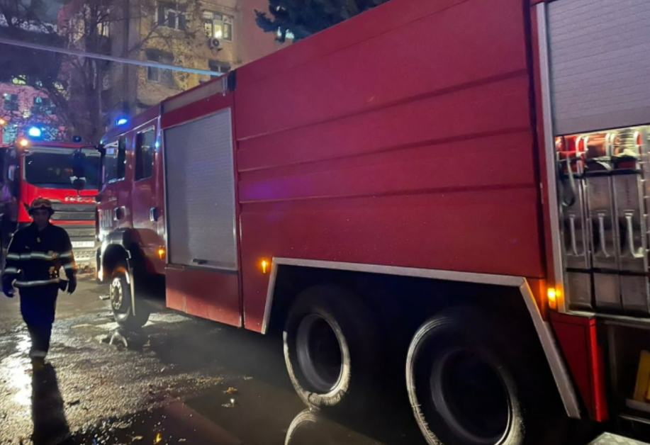 В Баку при пожаре в доме погиб мужчина