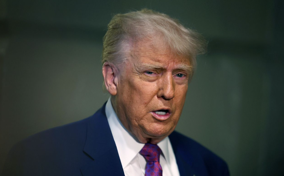 Опрос: Рейтинг одобрения деятельности Трампа превысил 40%
