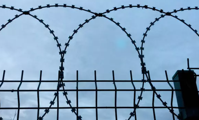 Бывшему главе Минобороны предъявили обвинение в Грузии