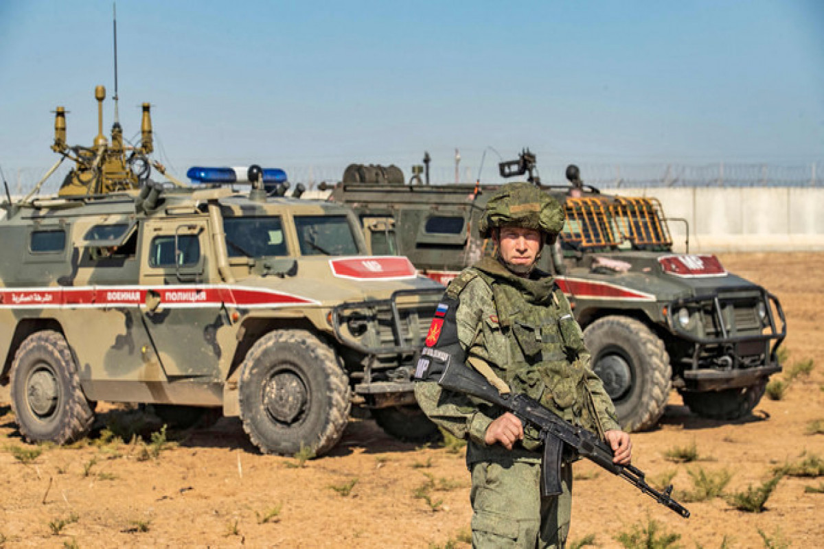 СМИ: Российские военные покидают аэродром Камышлы в Сирии
