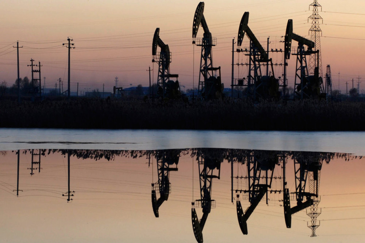 Цена на азербайджанскую нефть незначительно снизилась

