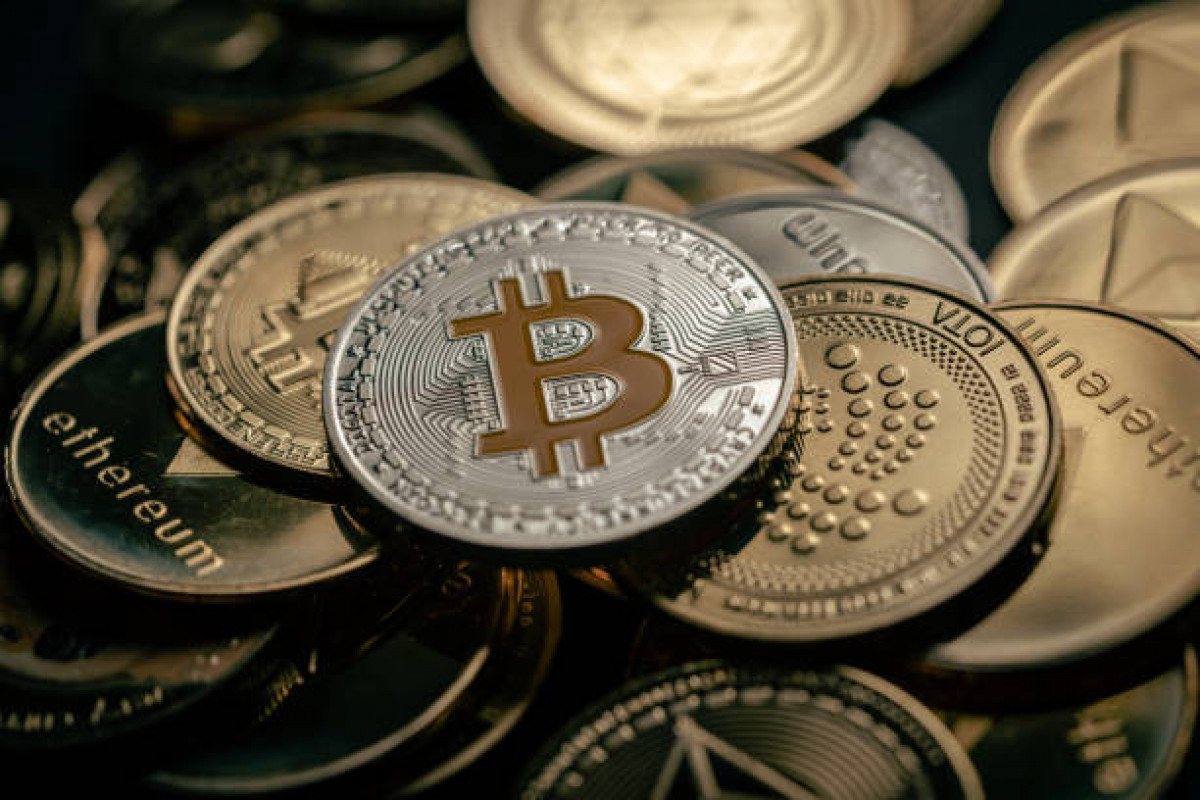 Ситуация на криптобирже: Биткоин продолжает дешеветь
