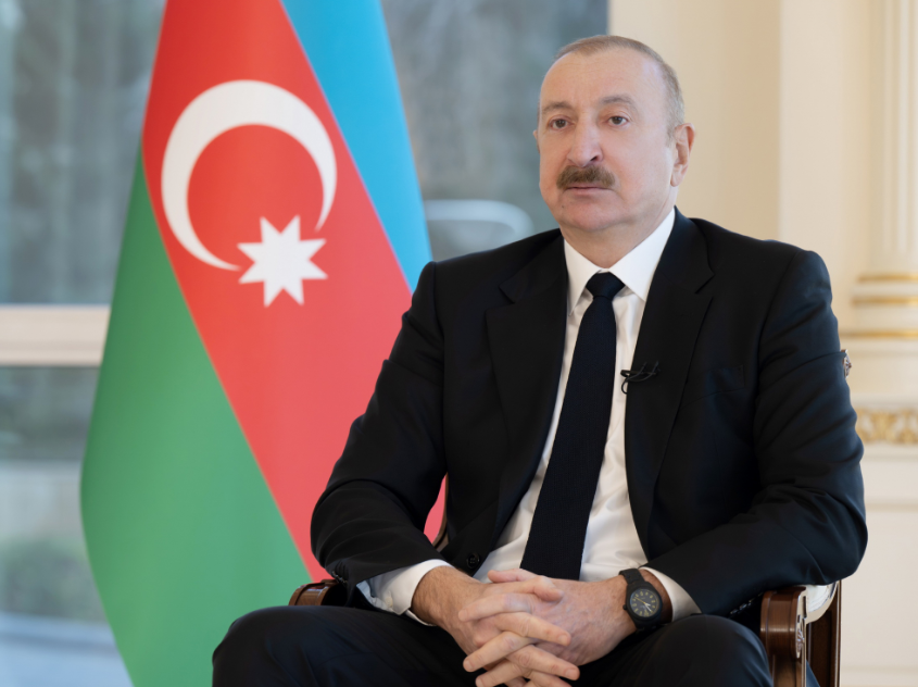 Ильхам Алиев наградил представителей молодежи