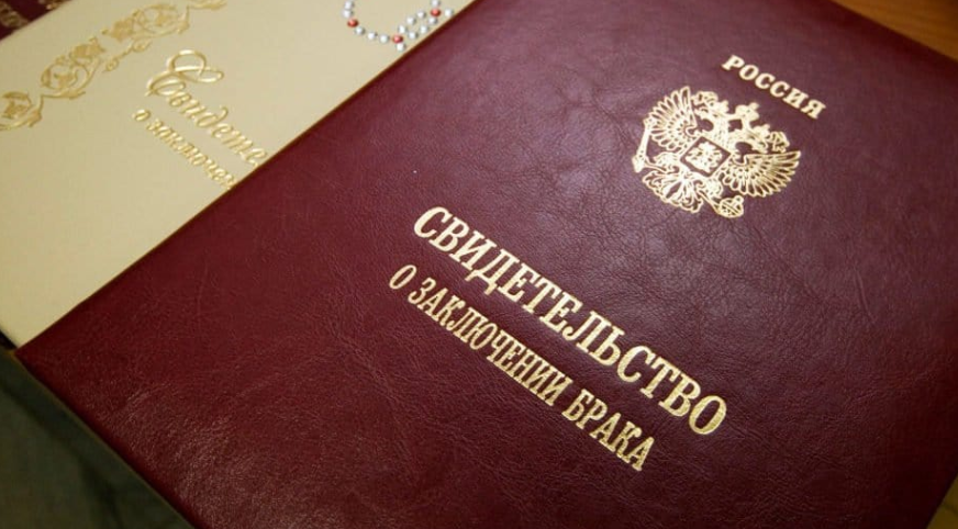 В России суд аннулировал брак с азербайджанкой умершего на войне мужчины, чтобы отдать выплаты русской
