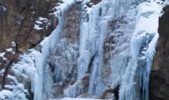 В Дашкесане замёрз водопад