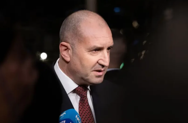 Президент Болгарии Радев подал в отставку