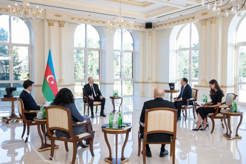 Президент Ильхам Алиев дал интервью местным телеканалам -ФОТО
