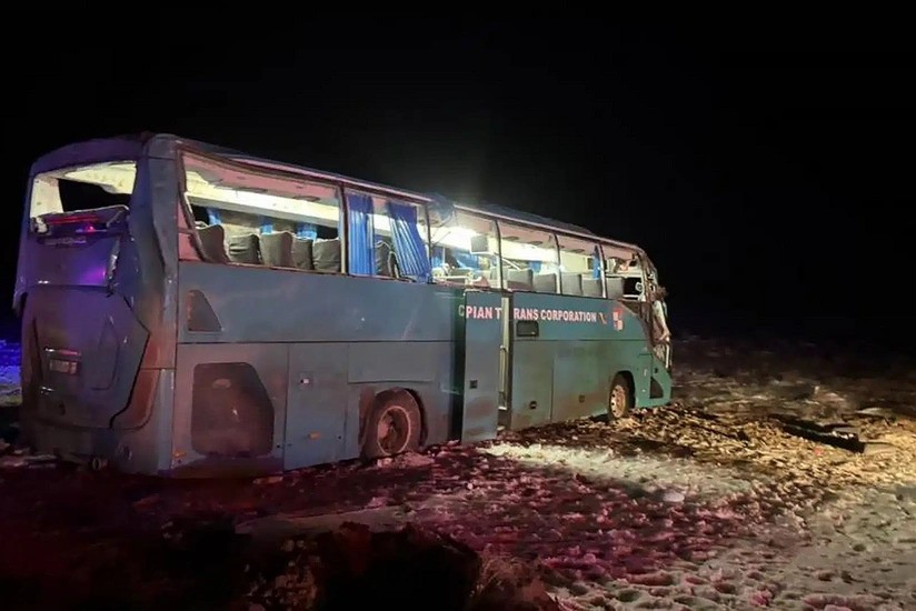 В Казахстане перевернулся автобус, есть погибшие
