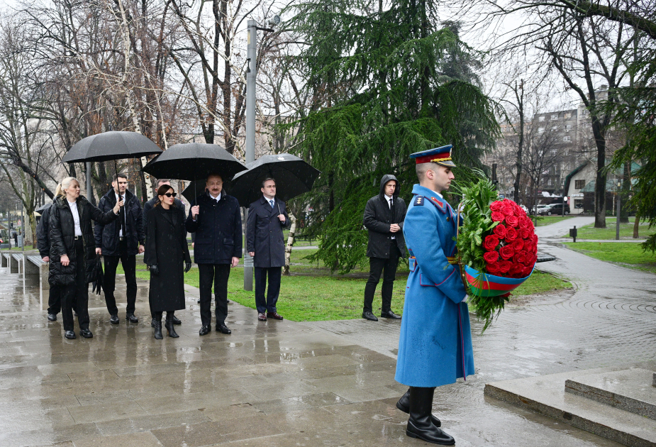 Президент Ильхам Алиев в Белграде посетил памятники Общенациональному лидеру Гейдару Алиеву и выдающемуся сербскому писателю Милораду Павич -ФОТО