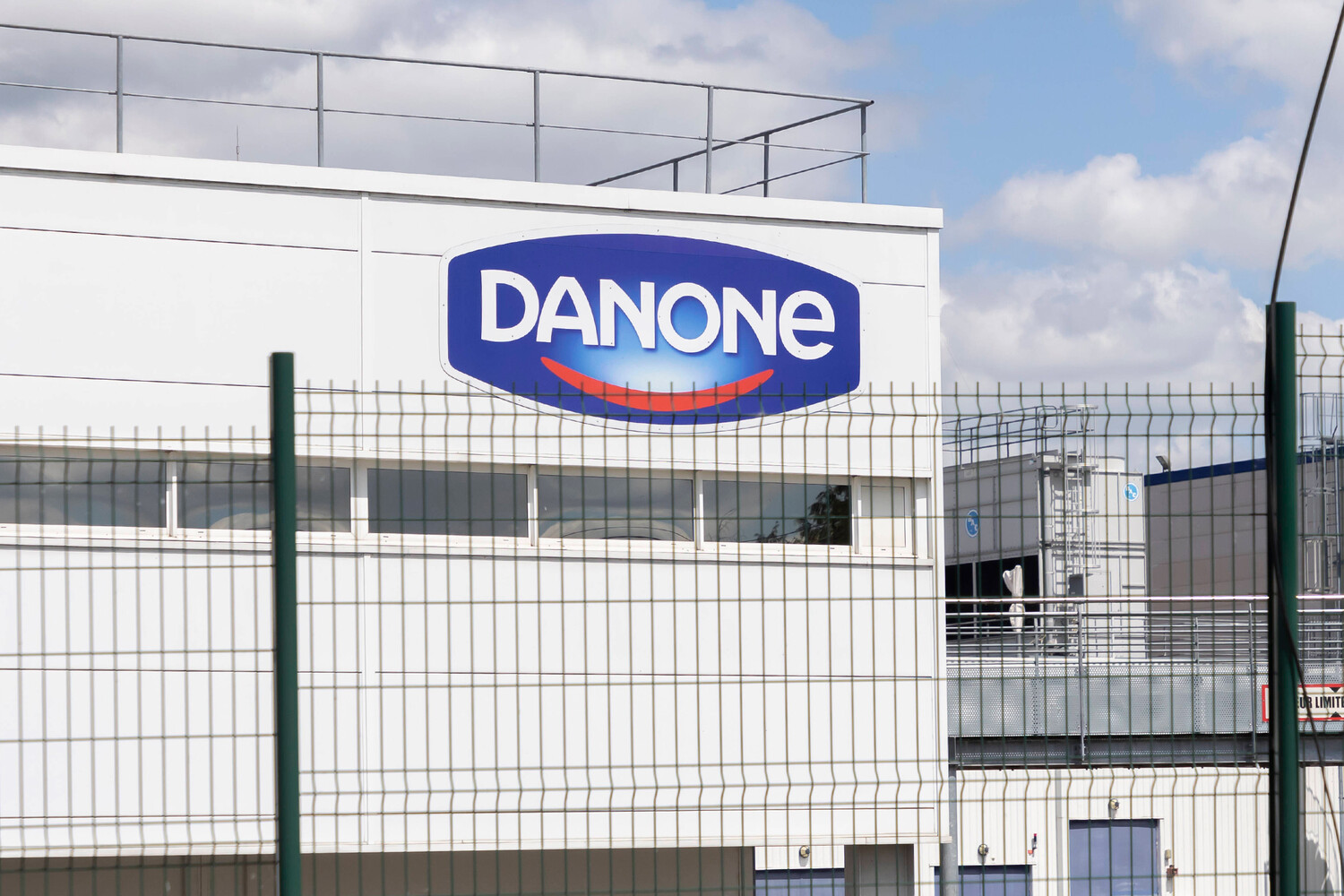 В Таджикистане изымают из продажи детские смеси Danone из-за токсинов