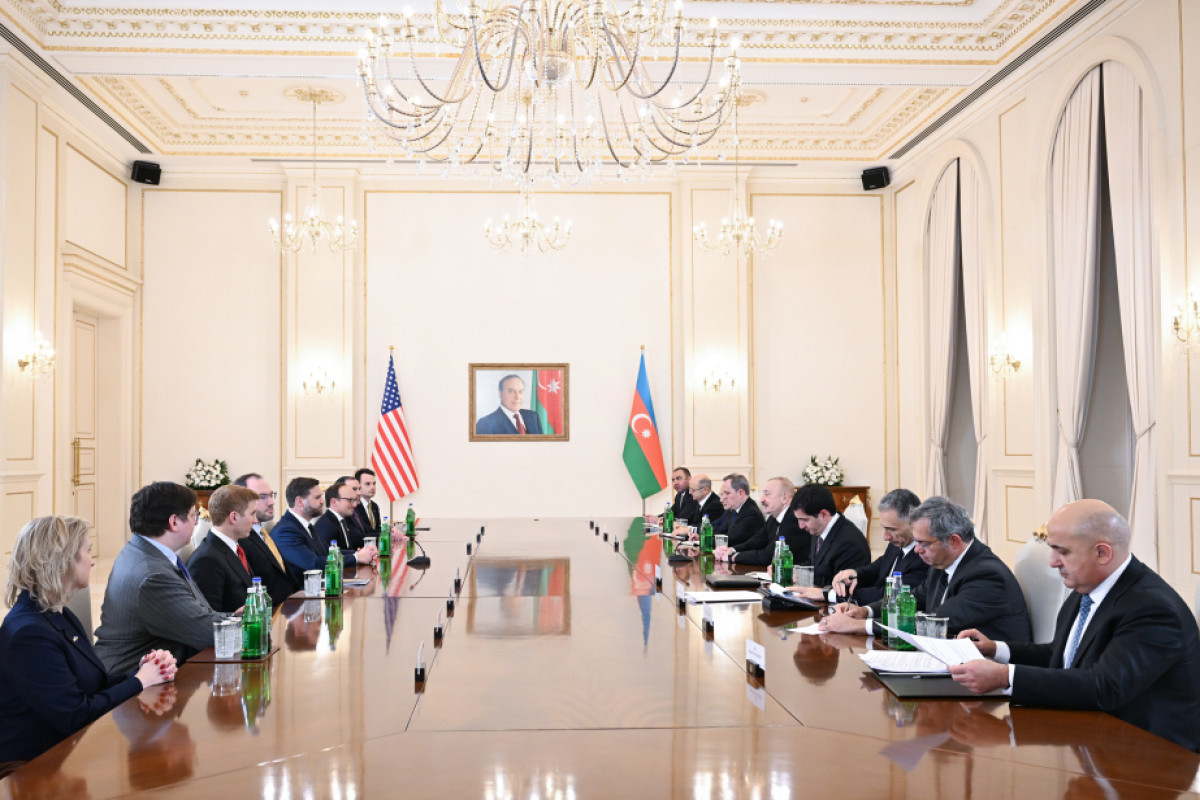 Началась встреча Президента Азербайджана с вице-президентом США в расширенном составе

