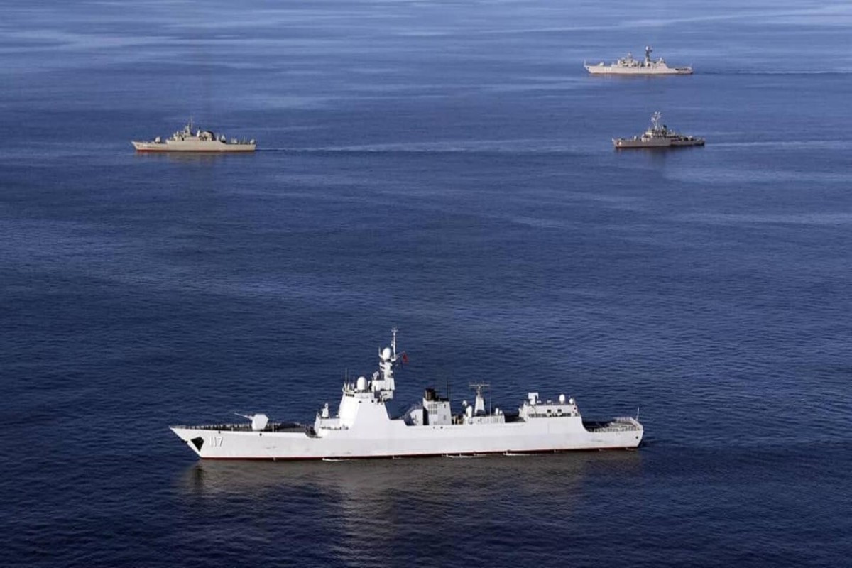 Иран и Россия начинают военно-морские учения
