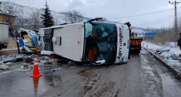 В Турции перевернулся пассажирский автобус, много пострадавших