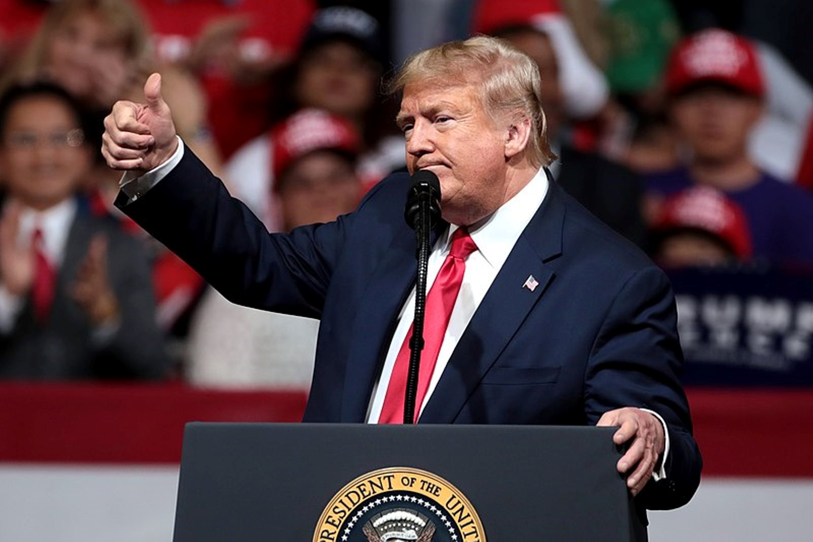 Трамп заявил о дополнительных пошлинах в 25% против стран, торгующих с Ираном