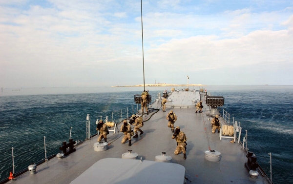 Корабли и катера ВМС приняли участие в крупномасштабных учениях на Каспии - ФОТО