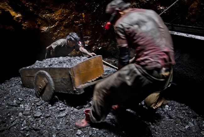 Обрушение шахты в Индии, десятки горняков заблокированы