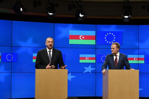 Ильхам Алиев и Дональд Туск выступили с заявлениями для печати