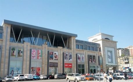Туристка попыталась совершить кражу в ТЦ "28 Mall" в Баку
