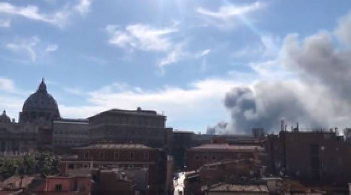 Очевидцы сообщили о взрыве и густом дыме рядом с Ватиканом