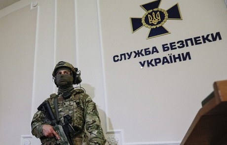 Киев пригрозил российским чиновникам задержаниями