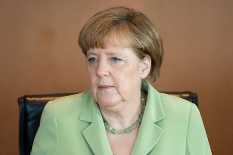 Меркель довела палестинскую девочку до слез