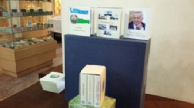 В Баку состоялась презентация миниатюрных книг об Узбекистане 