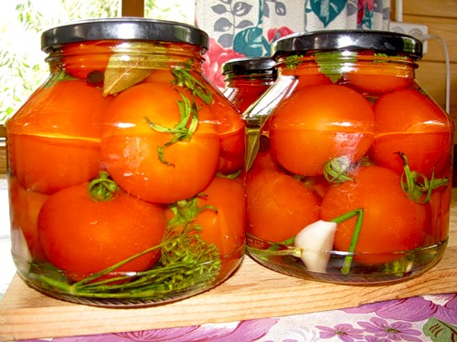 В Агдаме члены одной семьи отравились помидорами